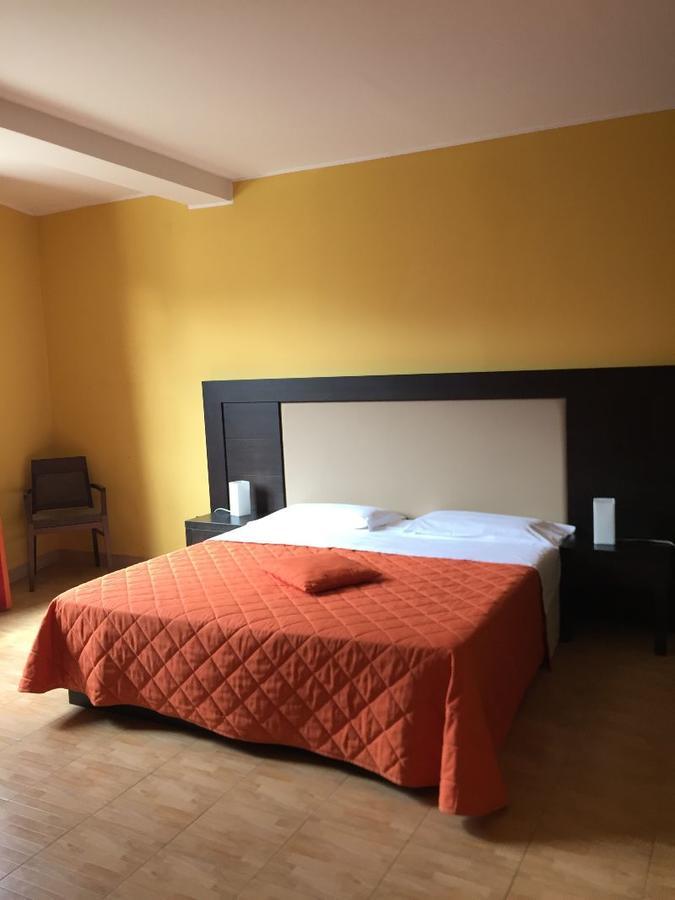 64Rooms Enna Eksteriør billede
